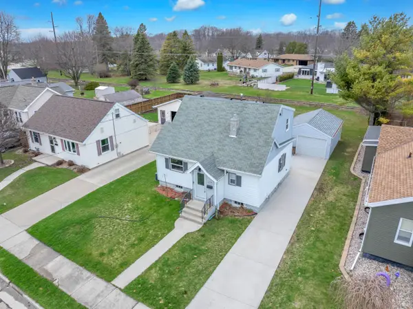 1216 Arlington Ave, Manitowoc, WI 54220