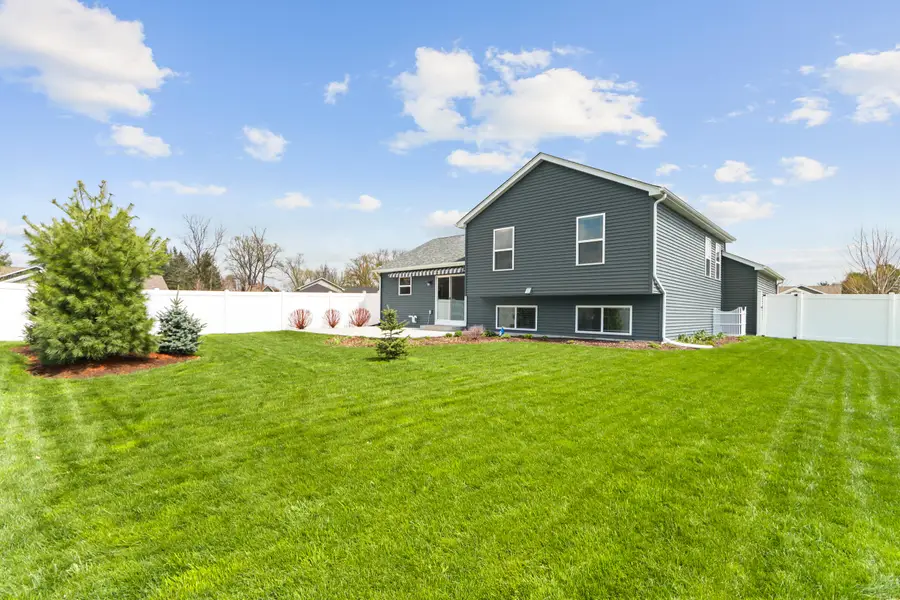 123 Spring Dr, Walworth, WI 53184 - #3