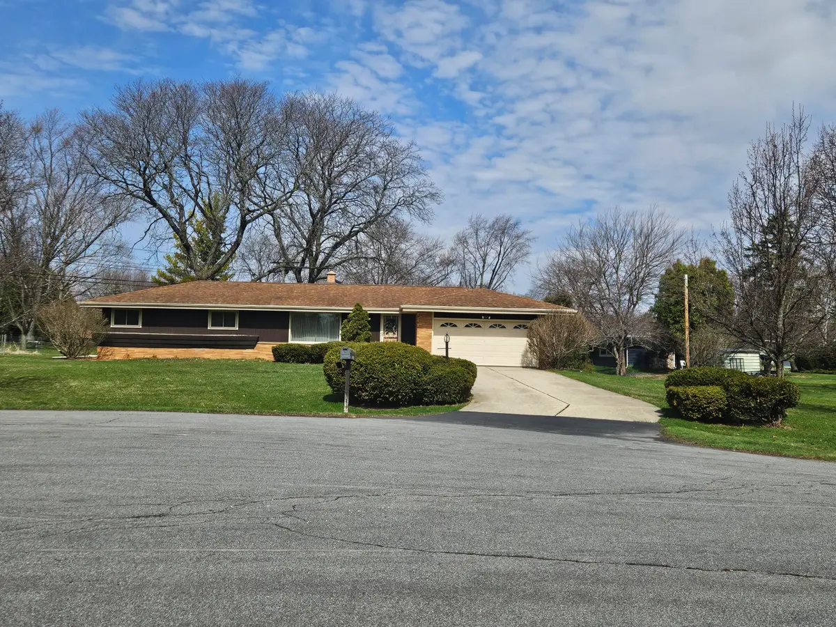12860 Hobbs Ct, Brookfield, WI 53005 - #1