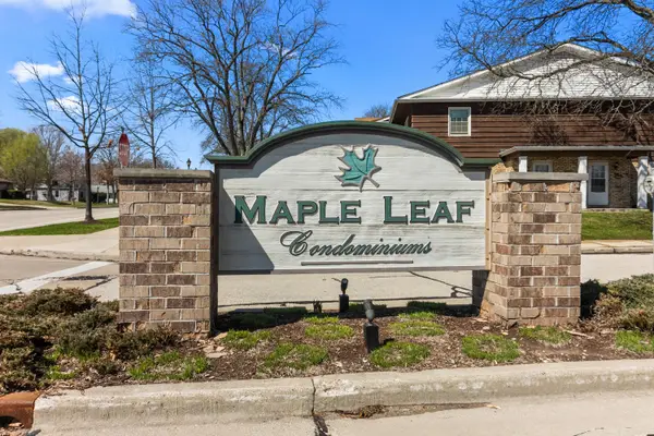 4941 W Maple Leaf Cir, Greenfield, WI 53220