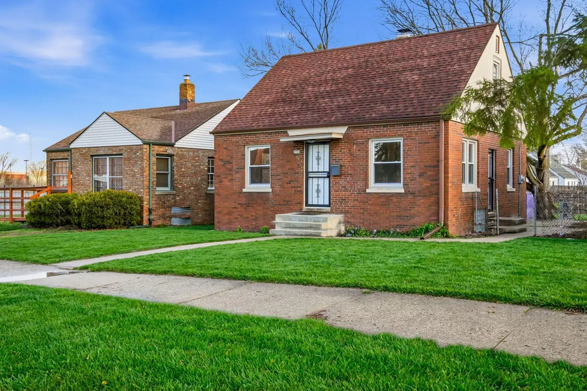 2924 Roosevelt Dr, Milwaukee, WI 53216 - #1