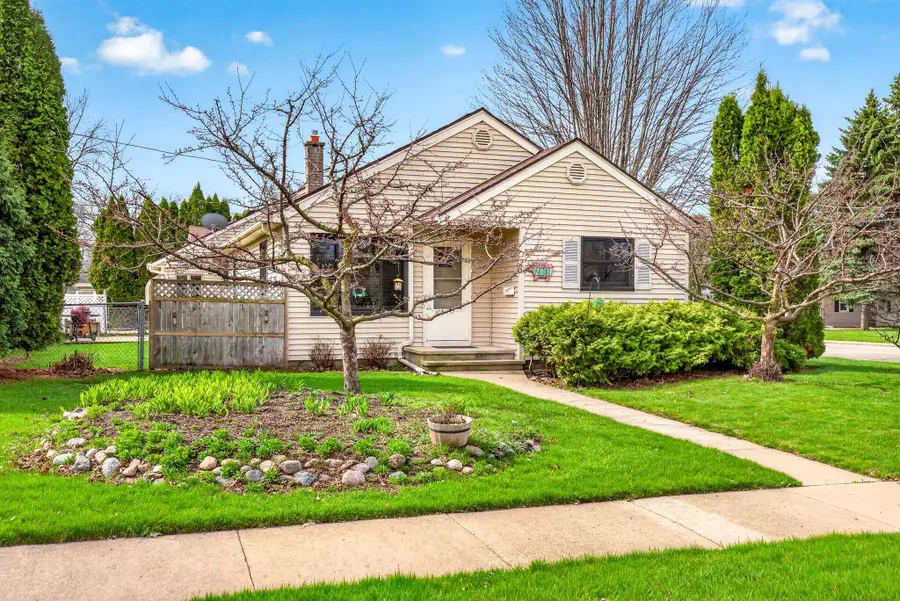 203 E Peckham St, Neenah, WI 54956 - #2