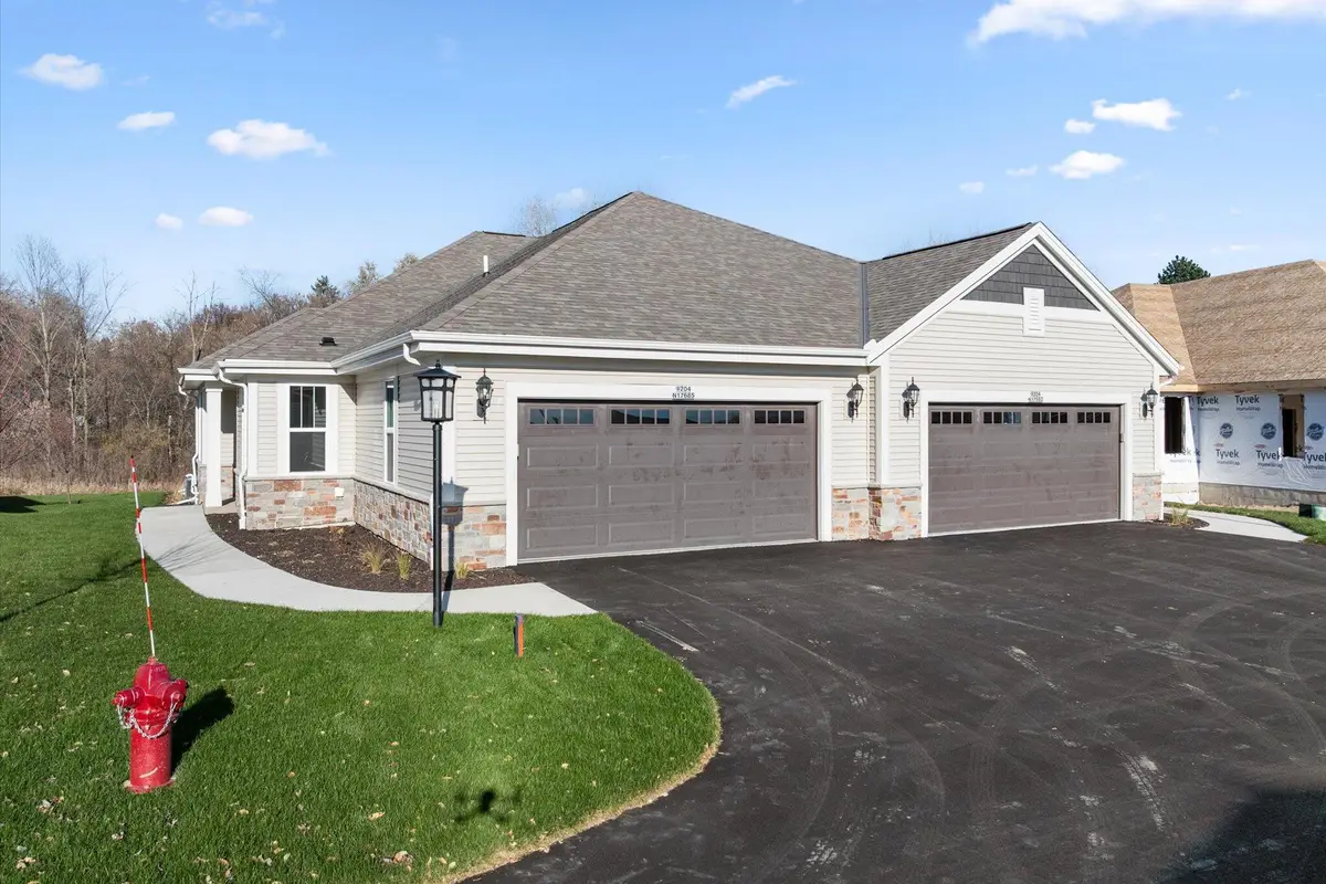 W204N17685 Laurel Pl, Jackson, WI 53037 - #1