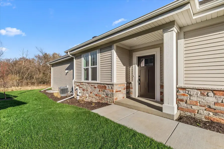 W204N17685 Laurel Pl, Jackson, WI 53037 - #2