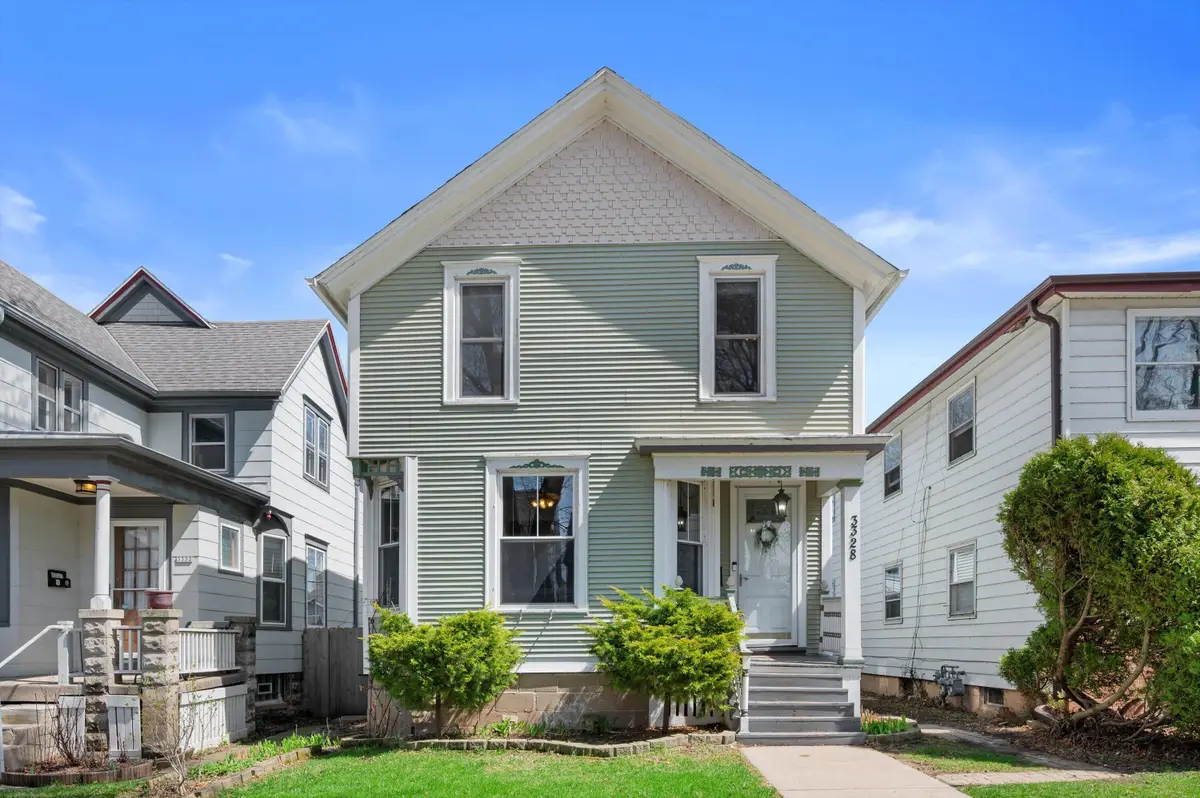 3328 N Bartlett Ave, Milwaukee, WI 53211 - #1