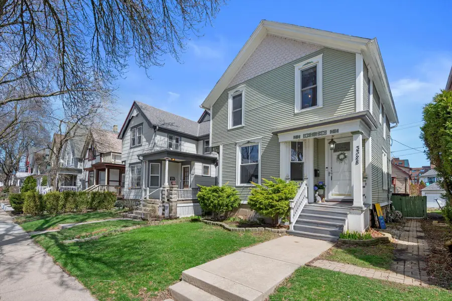 3328 N Bartlett Ave, Milwaukee, WI 53211 - #2