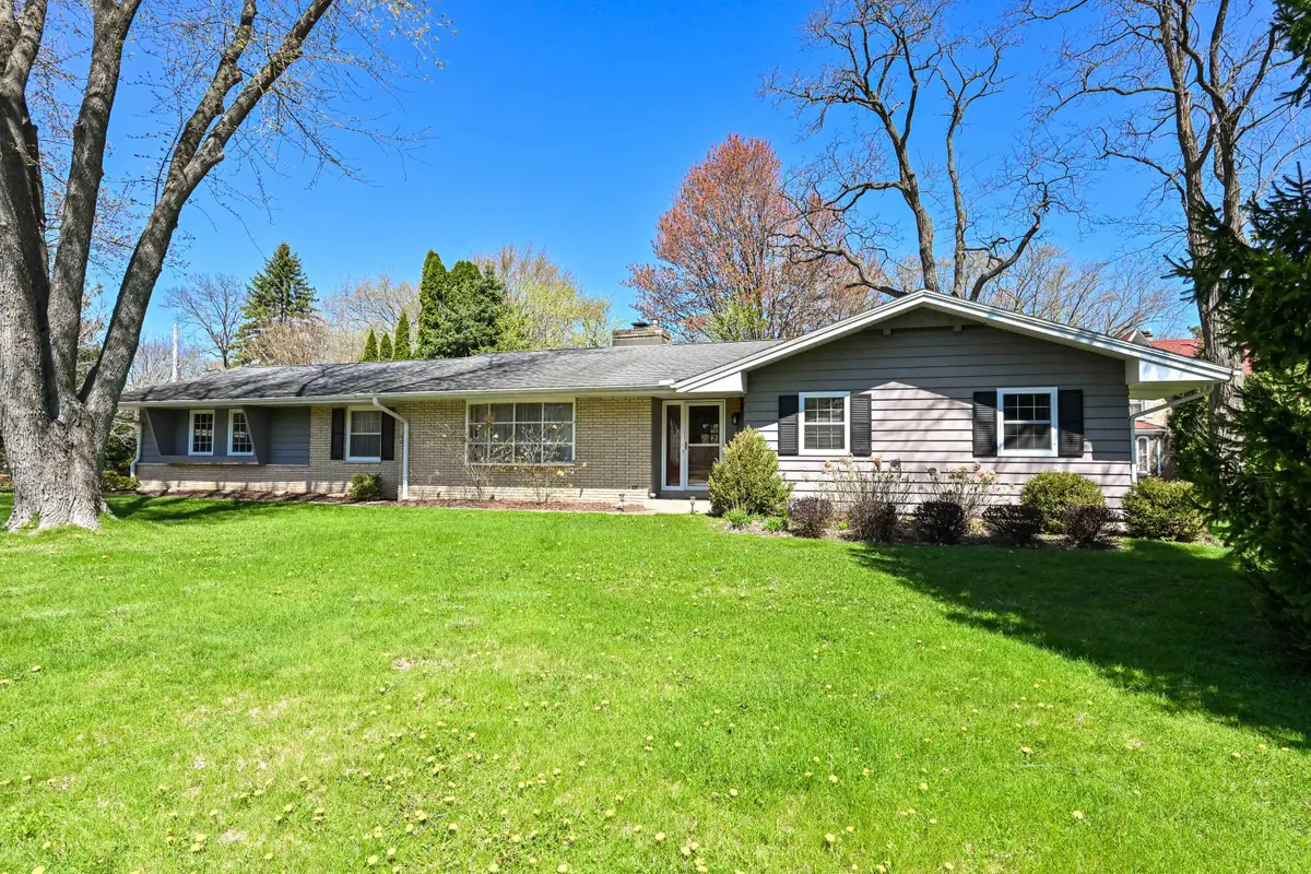 18830 Brookdale Dr, Brookfield, WI 53045 - #1