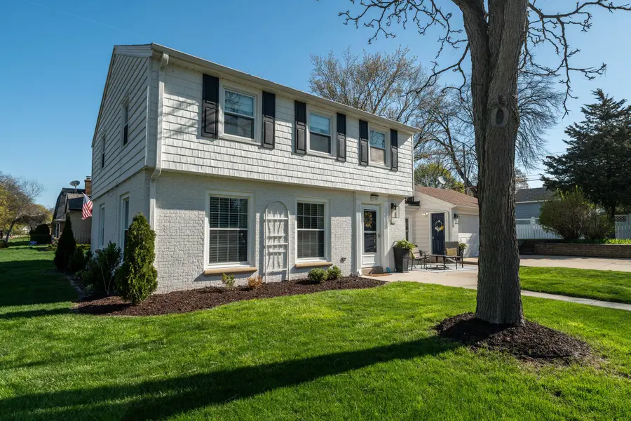 9530 W Auer Ave, Milwaukee, WI 53222 - #2