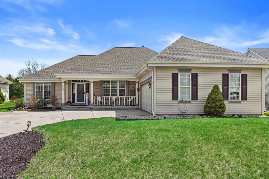 1683 Hunter Rd, Waukesha, WI 53189 - #3