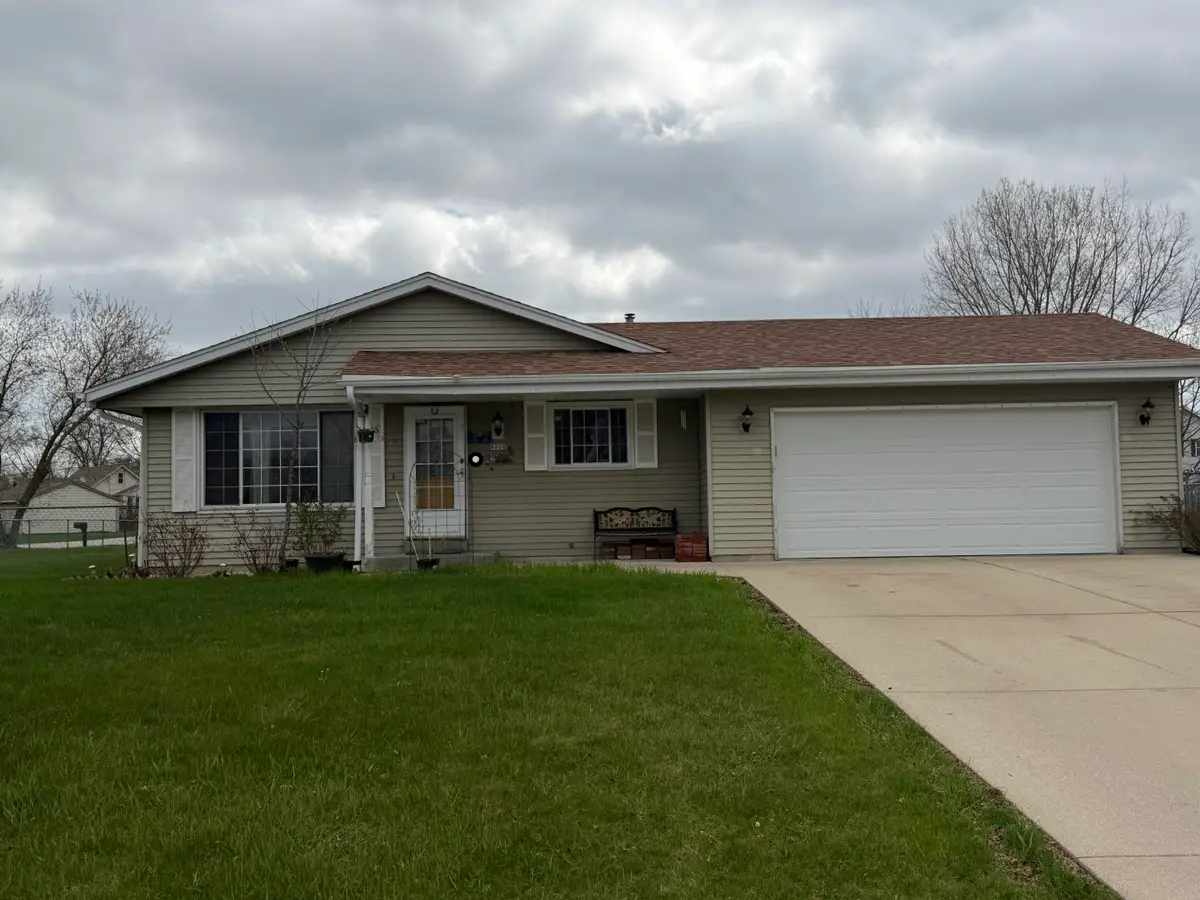 6006 S 31 St, Greenfield, WI 53221 - #1