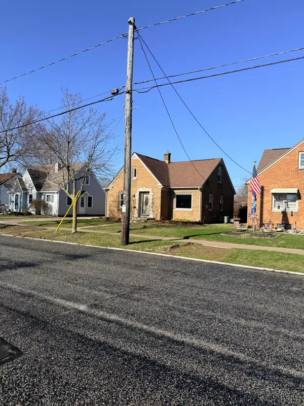 1608 S 16th St, Manitowoc, WI 54220