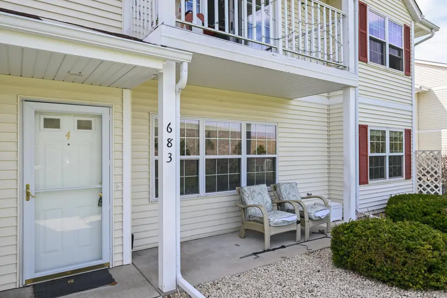 683 Wood River Ct, West Bend, WI 53095 - #2