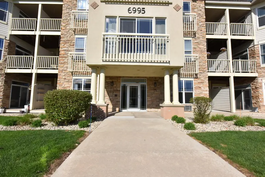 6995 S Riverwood Blvd, Franklin, WI 53132 - #3