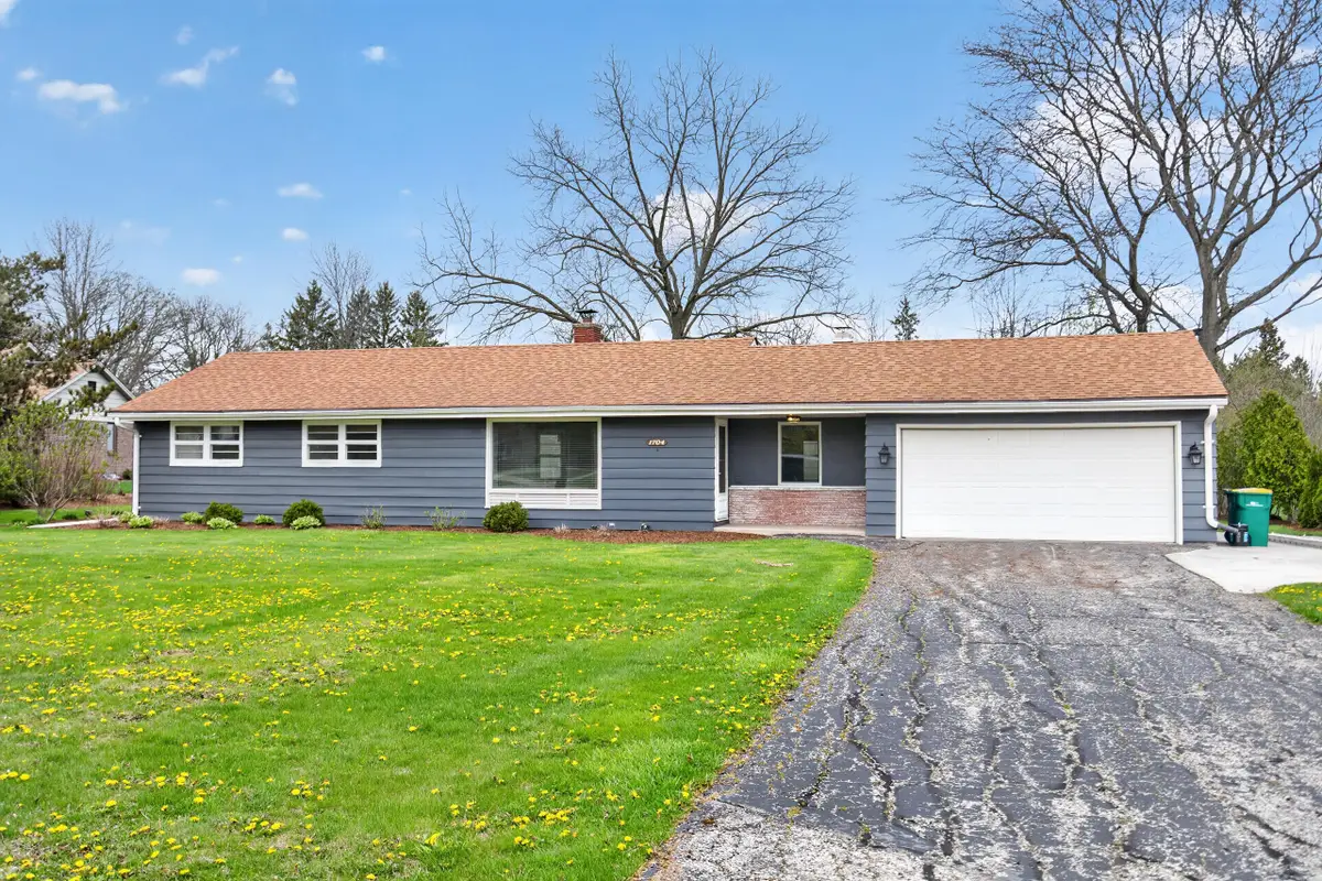 1704 W El Rancho Dr, Mequon, WI 53092 - #1