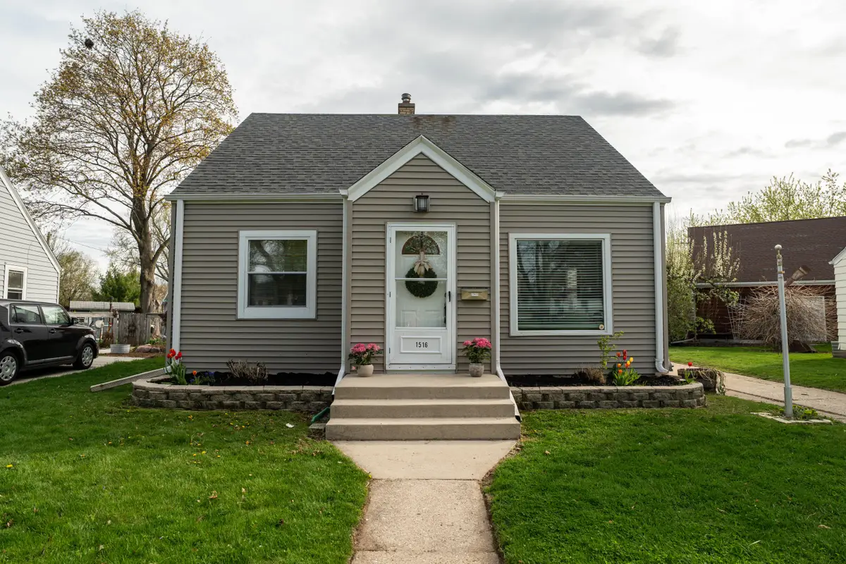 1516 E Tripoli Ave, Milwaukee, WI 53207 - #1