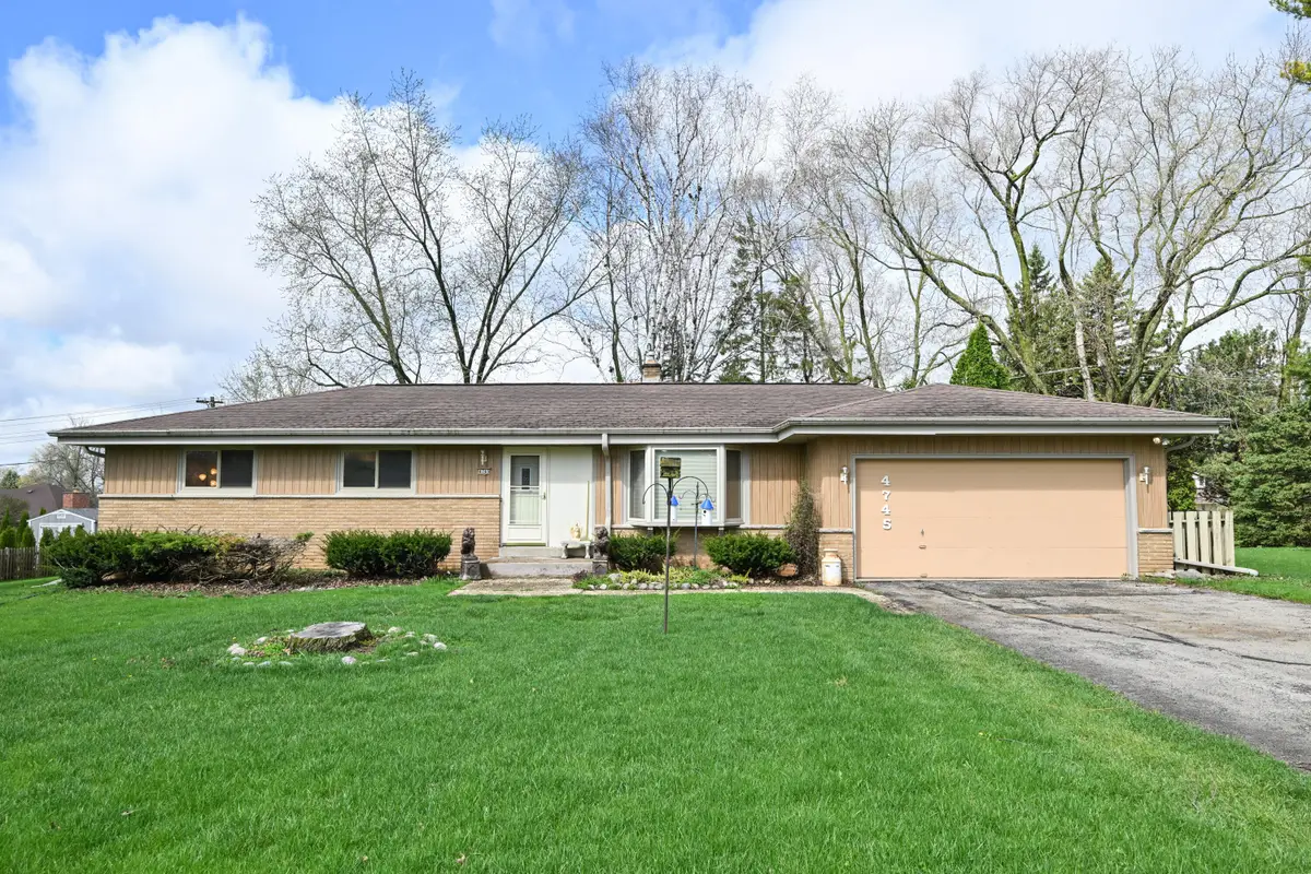 4745 Shasta Dr, Brookfield, WI 53045 - #1