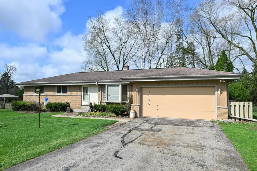 4745 Shasta Dr, Brookfield, WI 53045 - #2