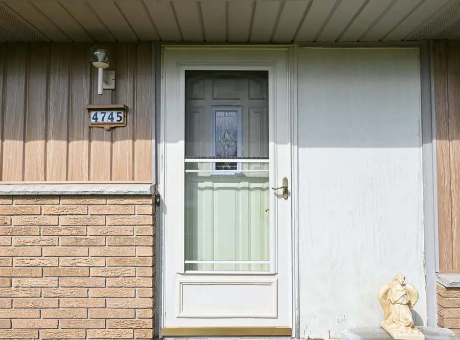 4745 Shasta Dr, Brookfield, WI 53045 - #3