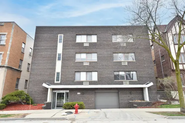 4434 N Oakland Ave, Shorewood, WI 53211