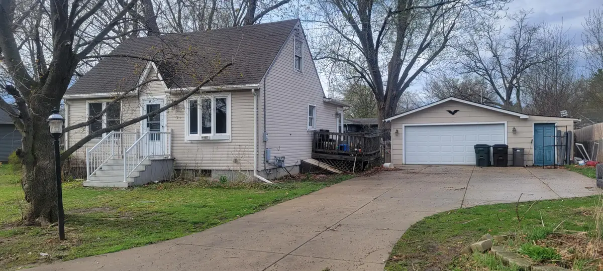 1390 W Greenview Rd, Bloomfield, WI 53128 - #1