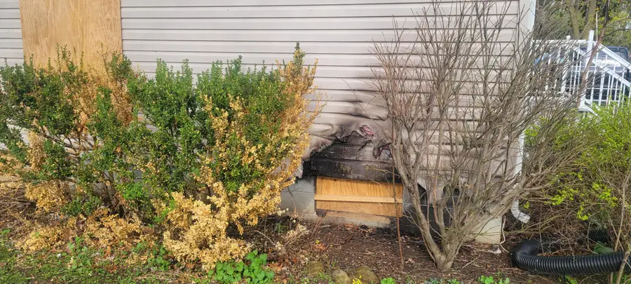 1390 W Greenview Rd, Bloomfield, WI 53128 - #3