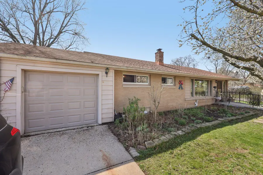 3559 S Sunset Dr, Milwaukee, WI 53220 - #2