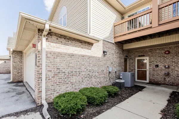 17841 W Radam Dr, New Berlin, WI 53146