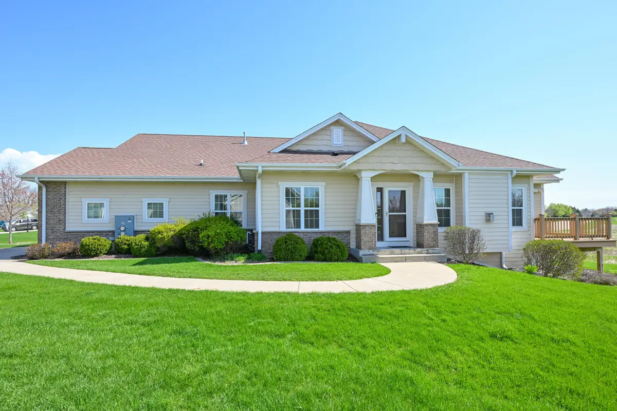 S70W15865 Princeton Ct, Muskego, WI 53150 - #1