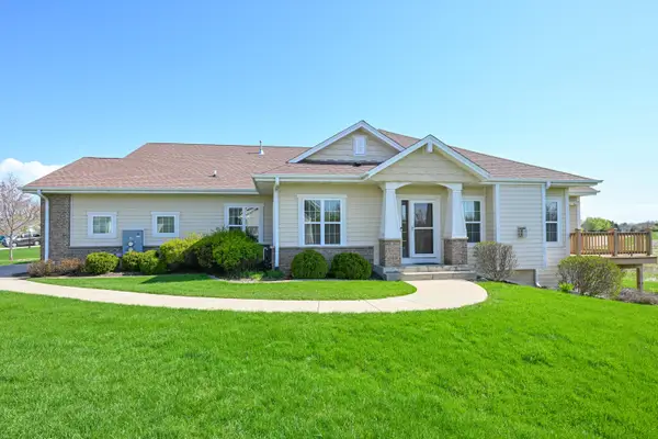 S70W15865 Princeton Ct, Muskego, WI 53150