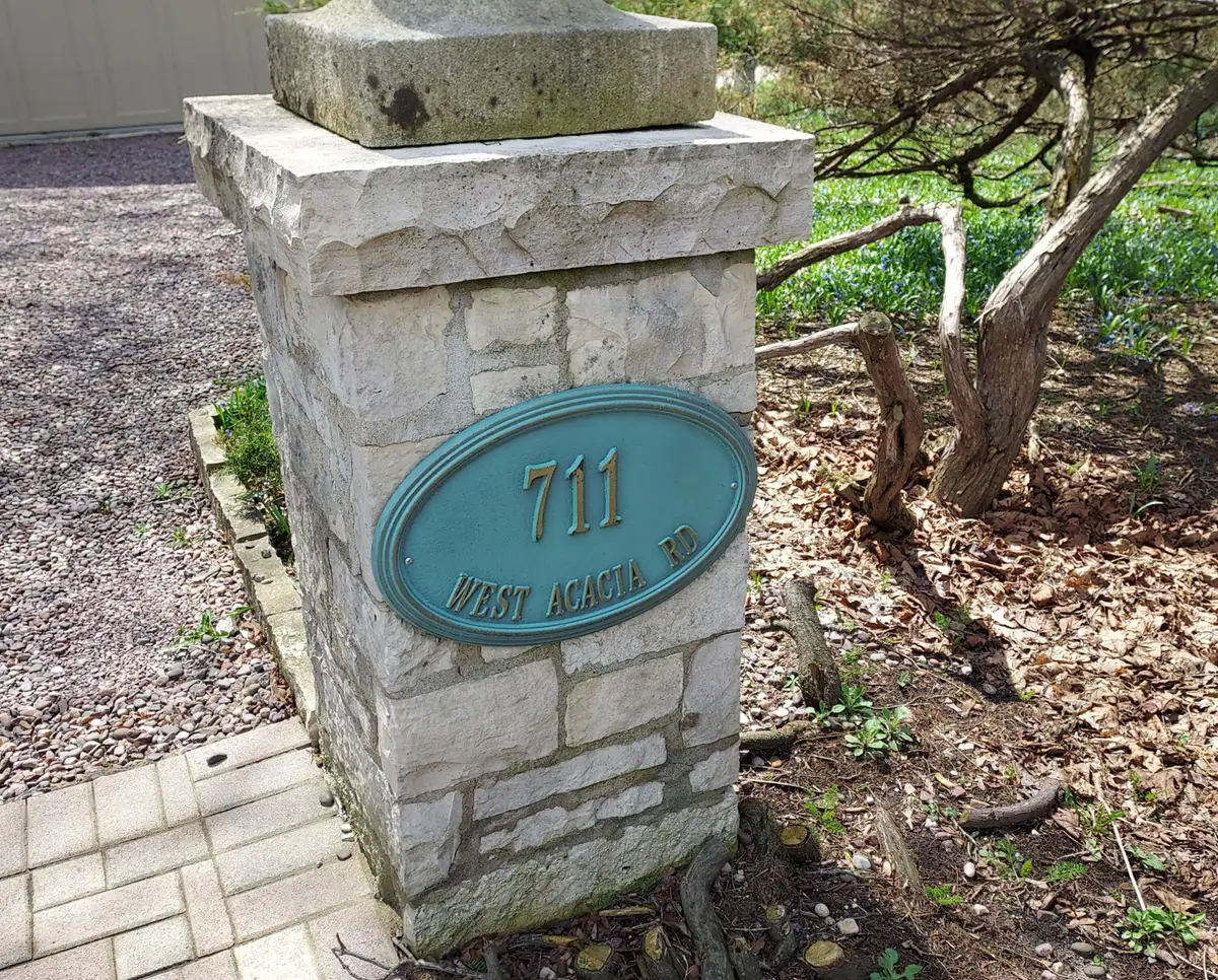 711 W Acacia Rd, Glendale, WI 53217 - #1