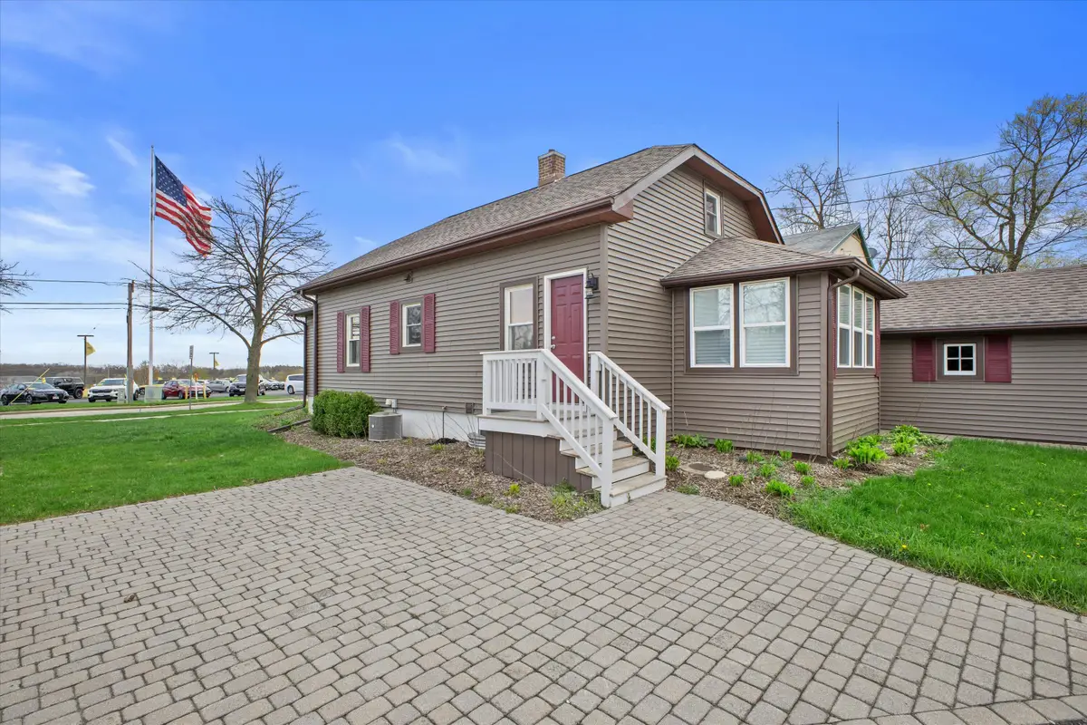 752 Wells St, Lake Geneva, WI 53147 - #1