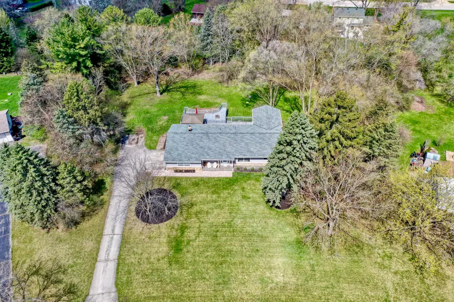 N8W27182 Jills Dr, Pewaukee, WI 53188 - #2