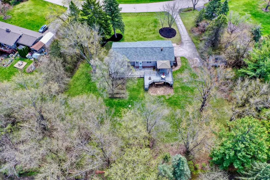 N8W27182 Jills Dr, Pewaukee, WI 53188 - #3