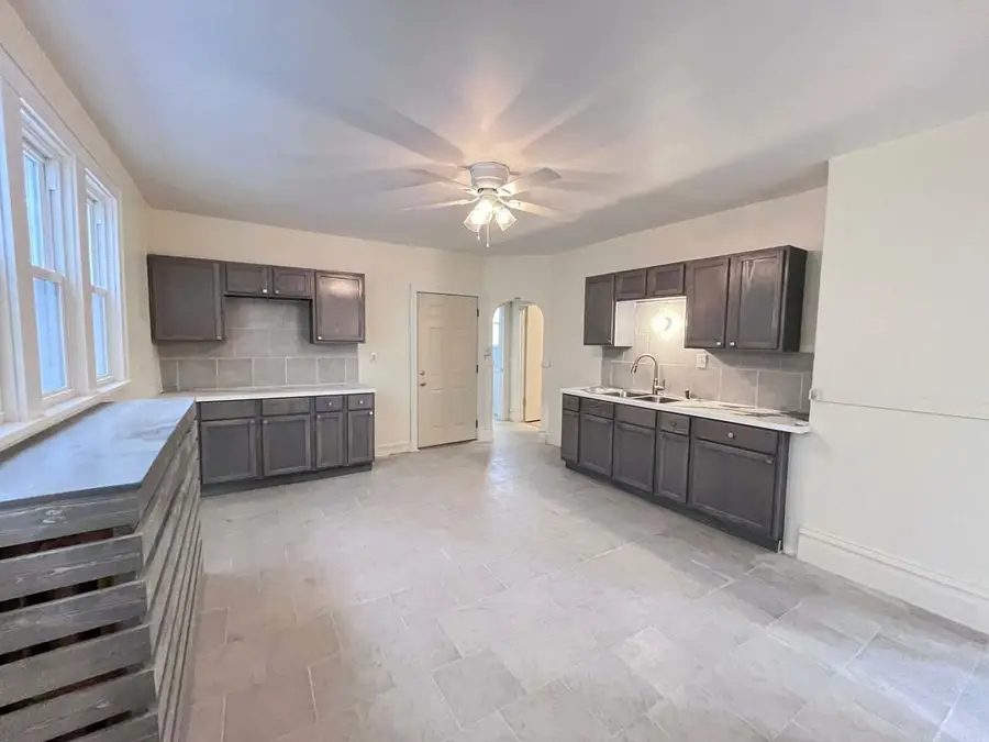 1823 W Becher St St, Milwaukee, WI 53215 - #2