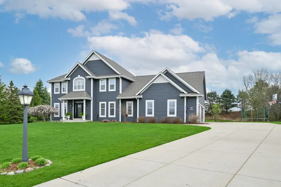 W223N3589 Ridgeside Ct, Pewaukee, WI 53072 - #3