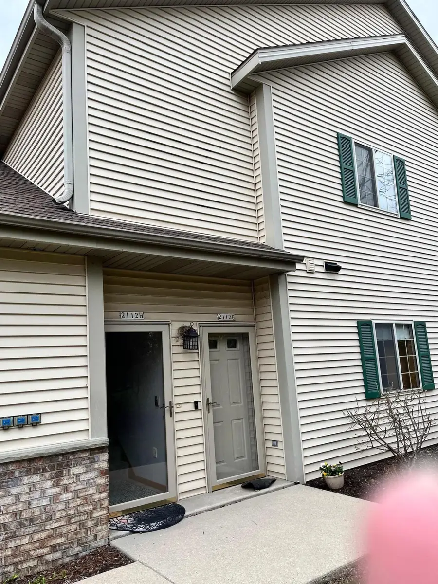 2112 Pine Ridge Ct, Grafton, WI 53024 - #3