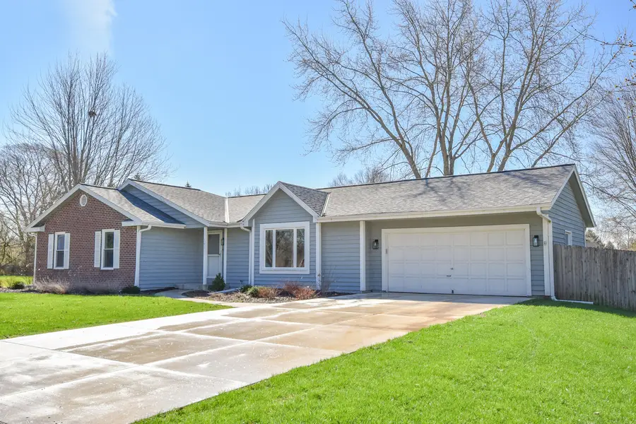 101 Friendship Ln, Saukville, WI 53080 - #2