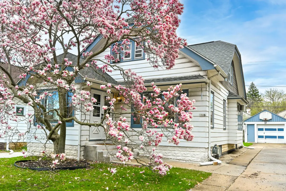 1308 N 55th St, Milwaukee, WI 53208 - #1