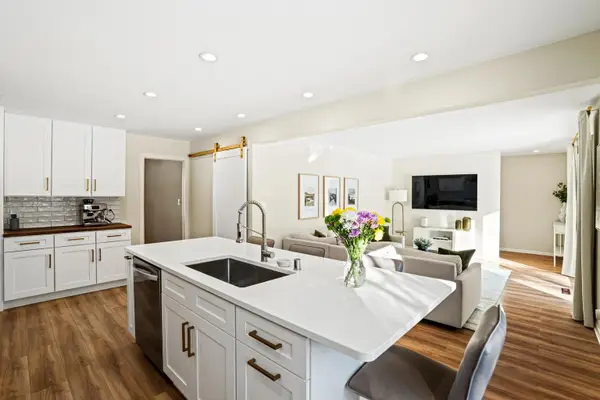 9062 N Lake Dr, Bayside, WI 53217