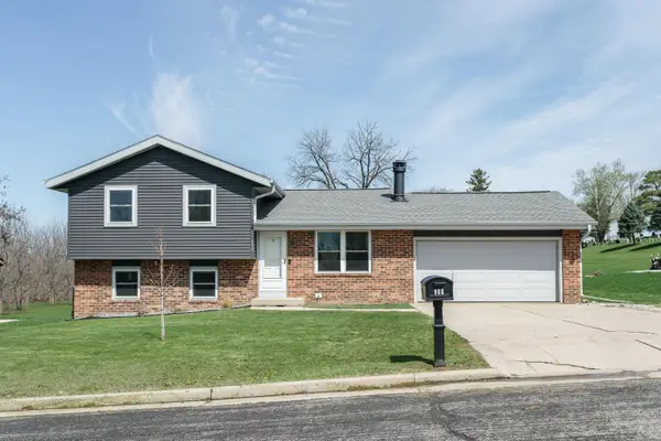 900 Hillside Ln, Watertown, WI 53098