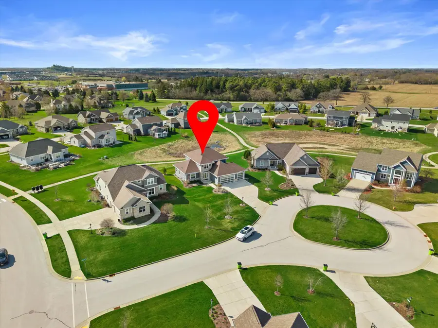 3105 Mendota Ct, Summit, WI 53066 - #2