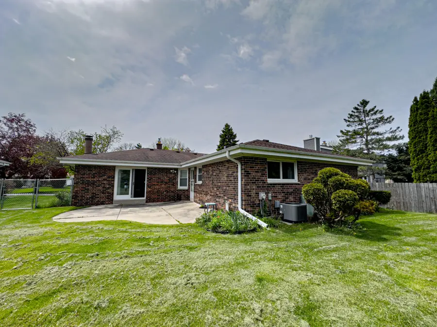 1523 David Ln, Waukesha, WI 53189 - #3