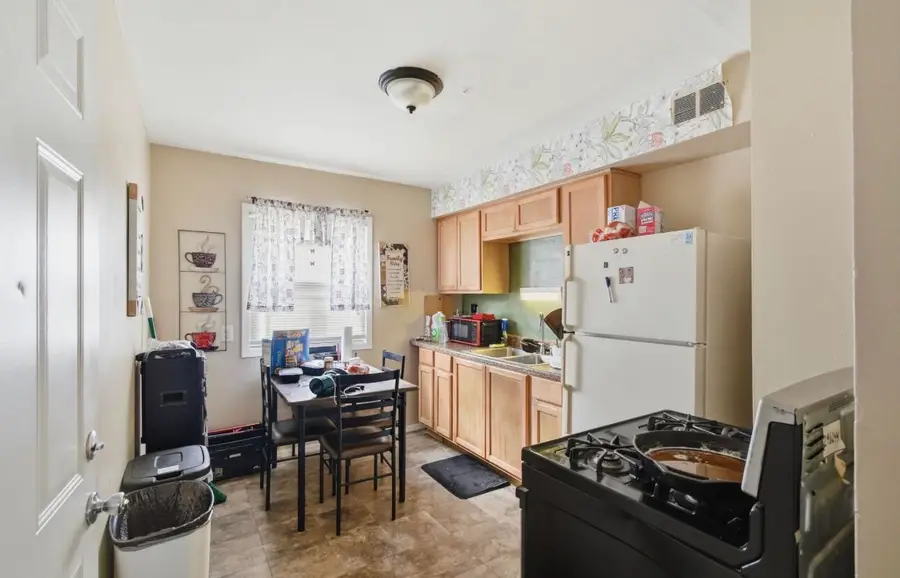 5649 N 61st St, Milwaukee, WI 53218 - #3