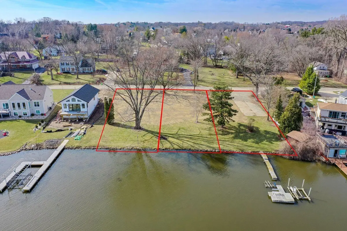 4757 Riverside Rd, Waterford, WI 53185 - #1