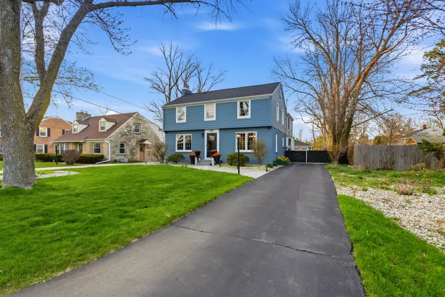 514 E Community Pl, Fox Point, WI 53217 - #2