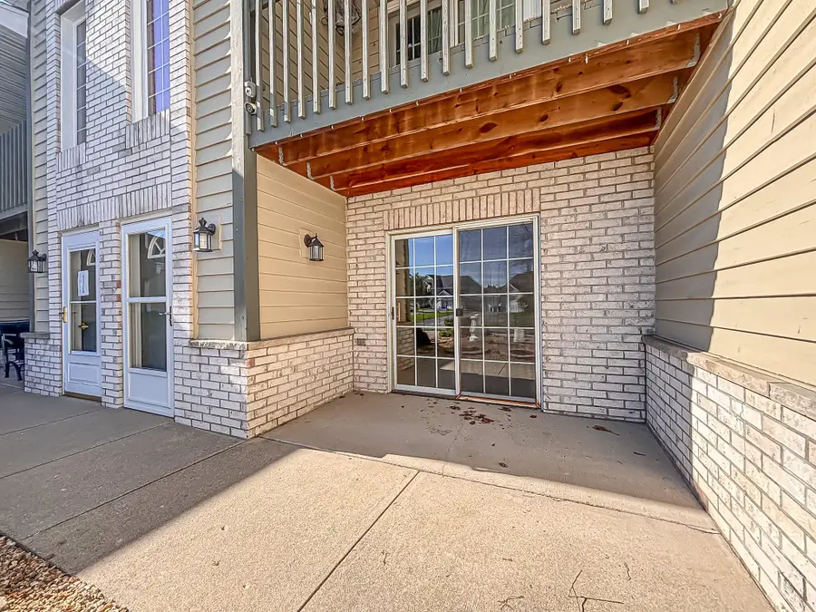 W240N2510 E Parkway Meadow Cir, Pewaukee, WI 53072 - #3