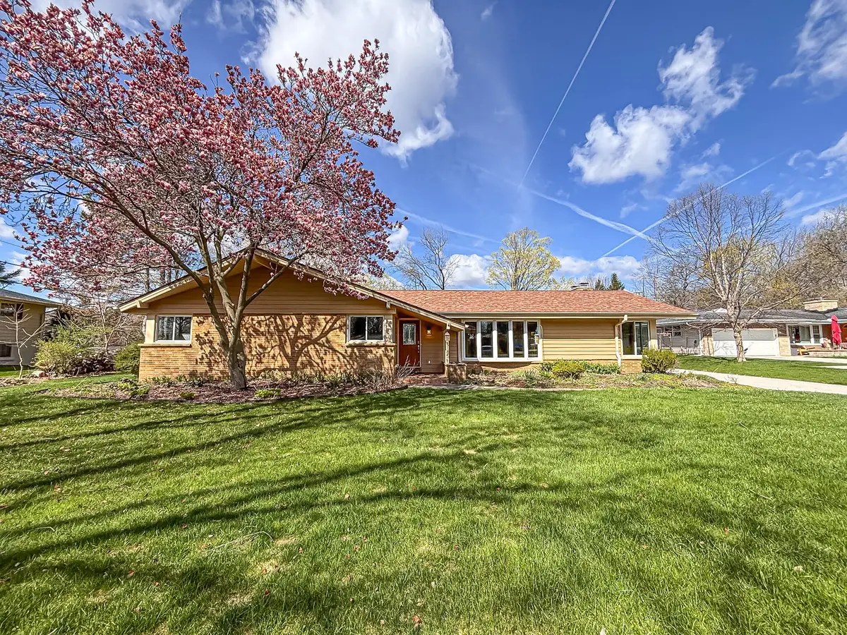 1185 Apache Trl, Brookfield, WI 53005 - #1