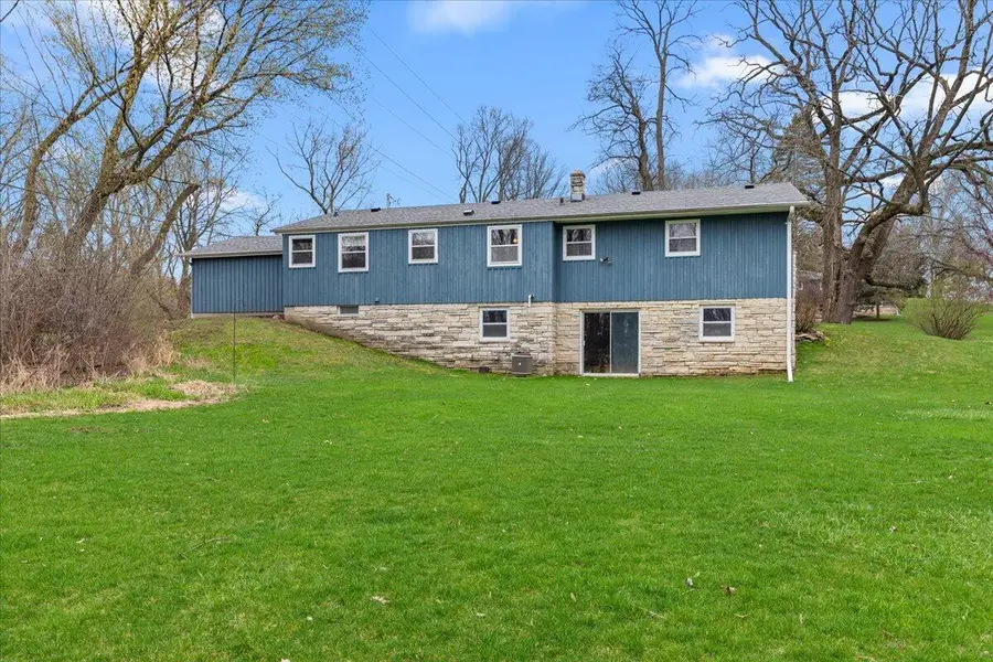 20000 Glenoaks Dr, Brookfield, WI 53045 - #2