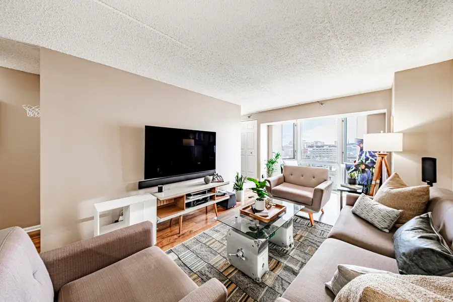 270 E Highland Ave, Milwaukee, WI 53202 - #3