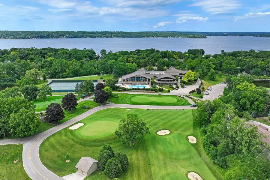 104 Saint Andrews Trl, Fontana, WI 53125 - #2